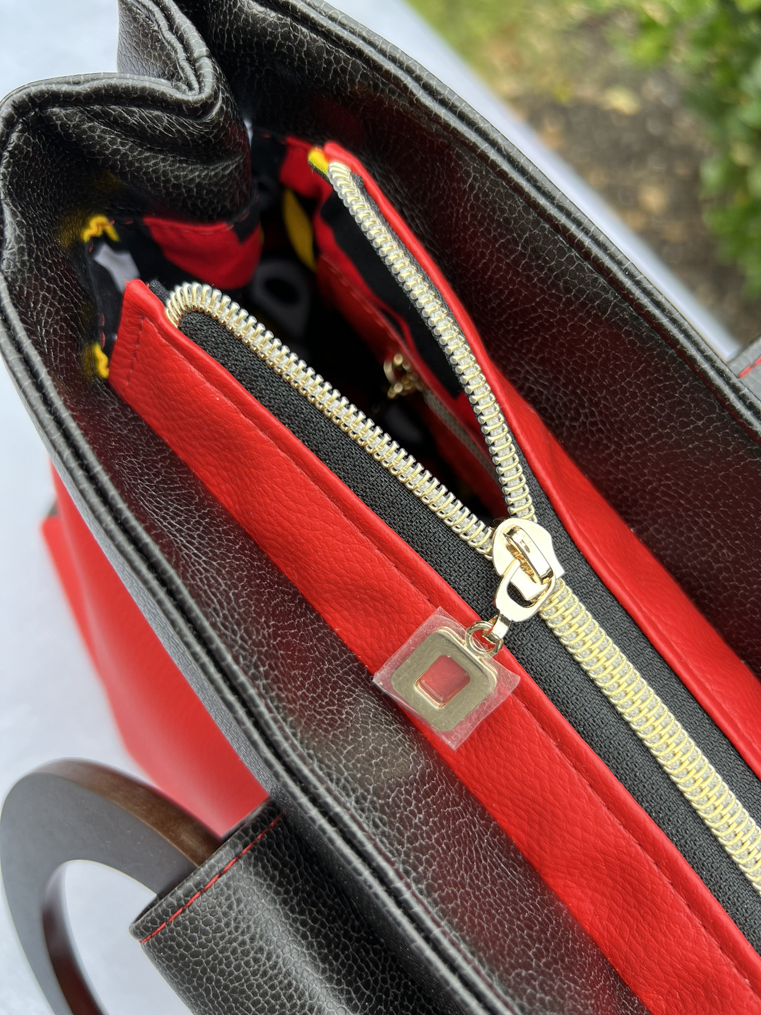 Custom Crocodile large handbag with matching sunglass case— Premium Faux Leather - wow!